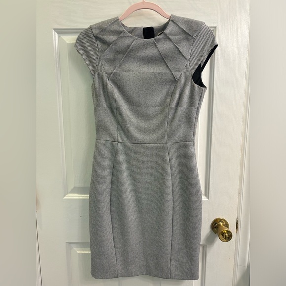 H&M | size 4 | houndstooth grey sheath dress with capped sleeves - Picture 5 of 5